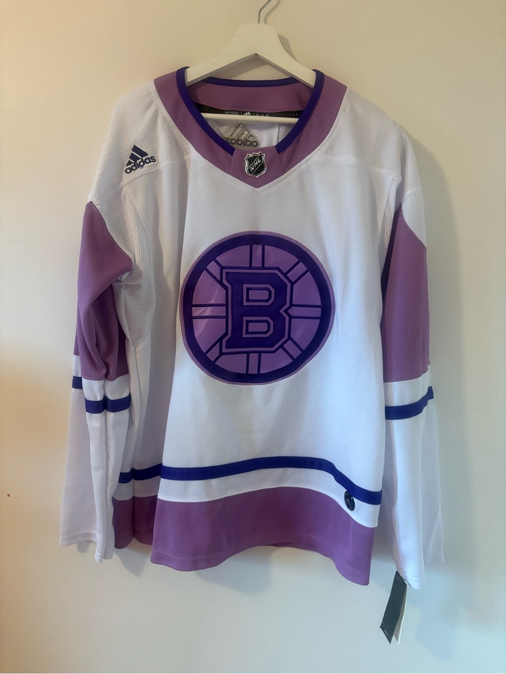 NWT Boston Bruins Adidas Hockey Fights Cancer Jersey Size 52